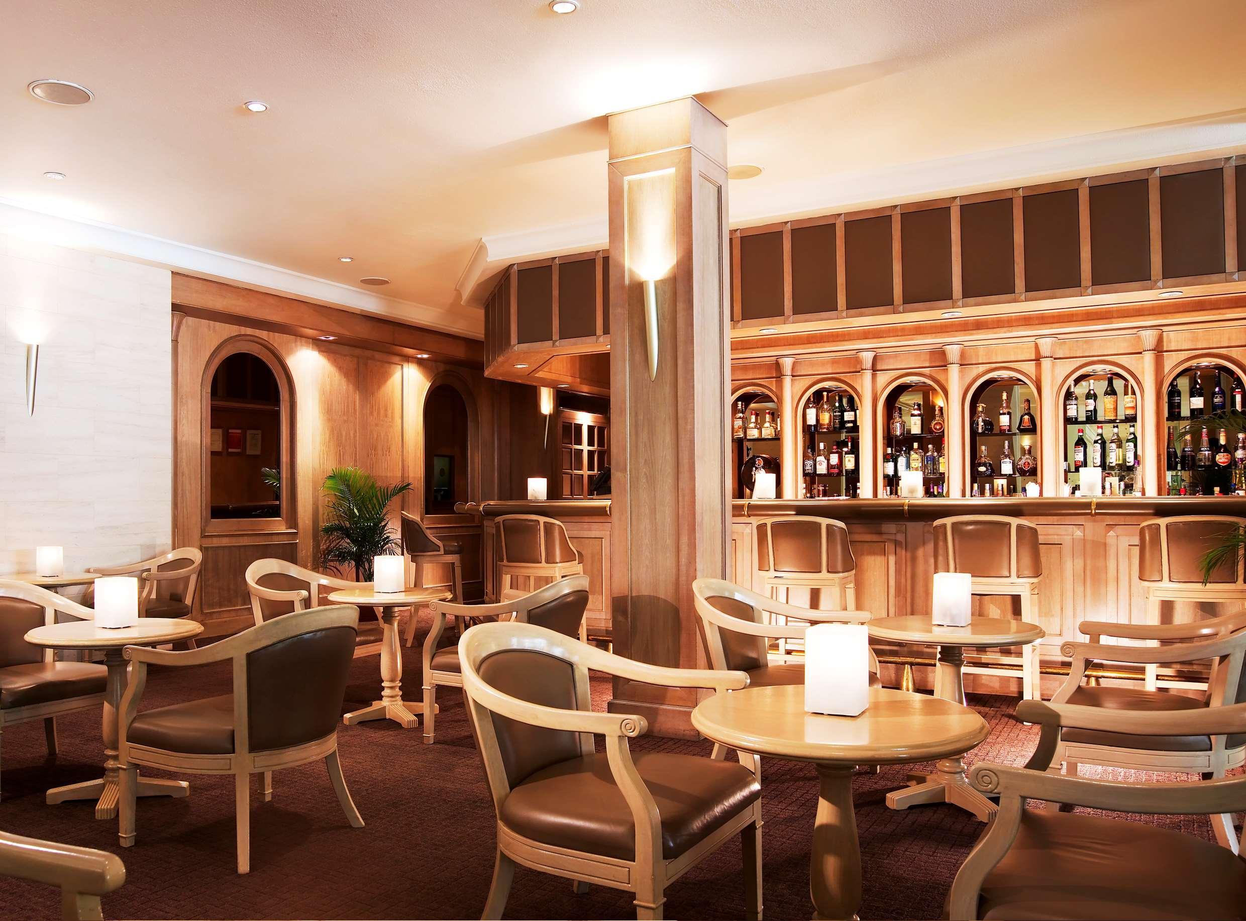 Goodwood Park Hotel Singapur Restauracja zdjęcie The bar at the Royal Opera House, London