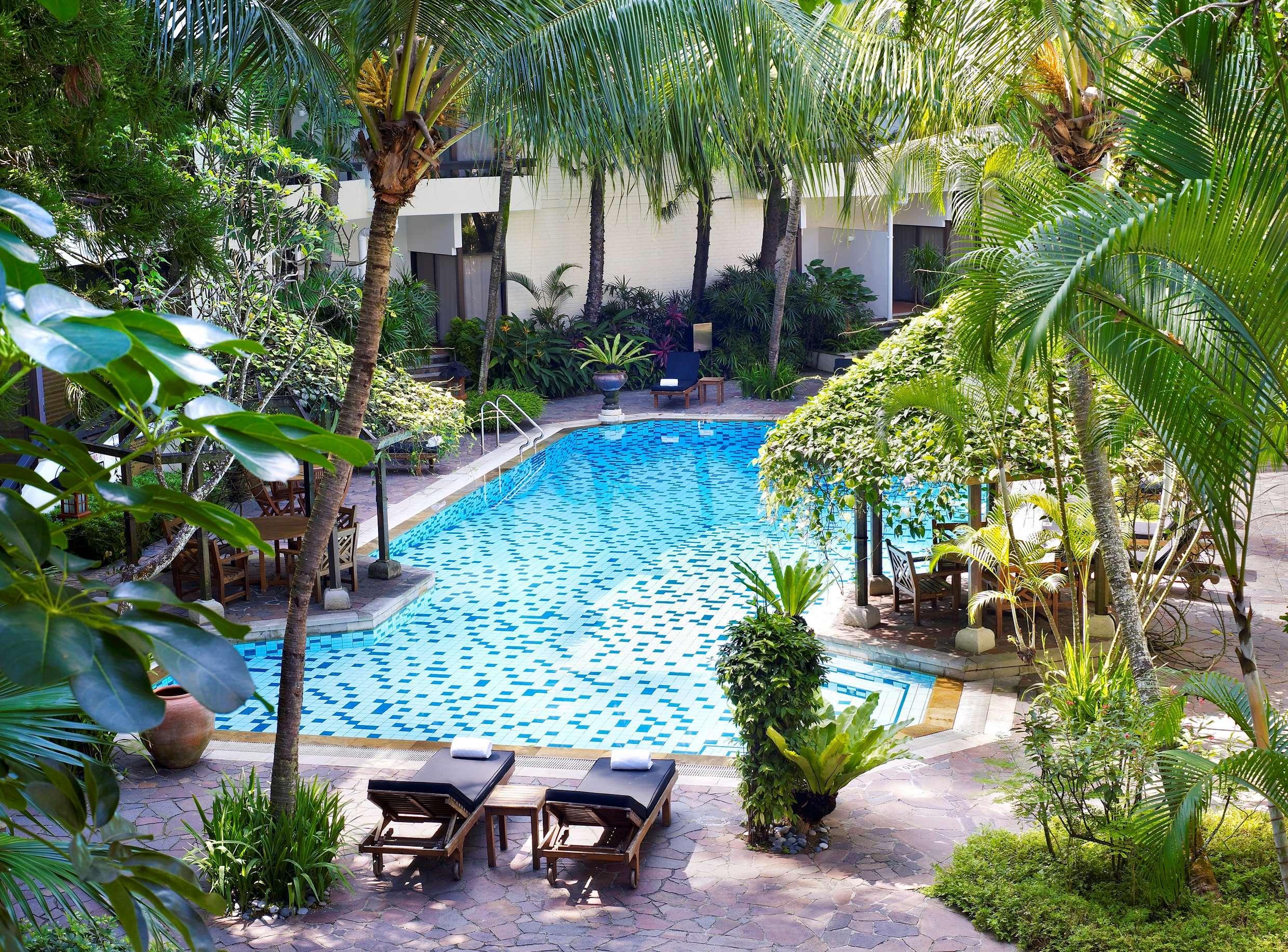 Goodwood Park Hotel Singapur Udogodnienia zdjęcie The swimming pool at the hotel