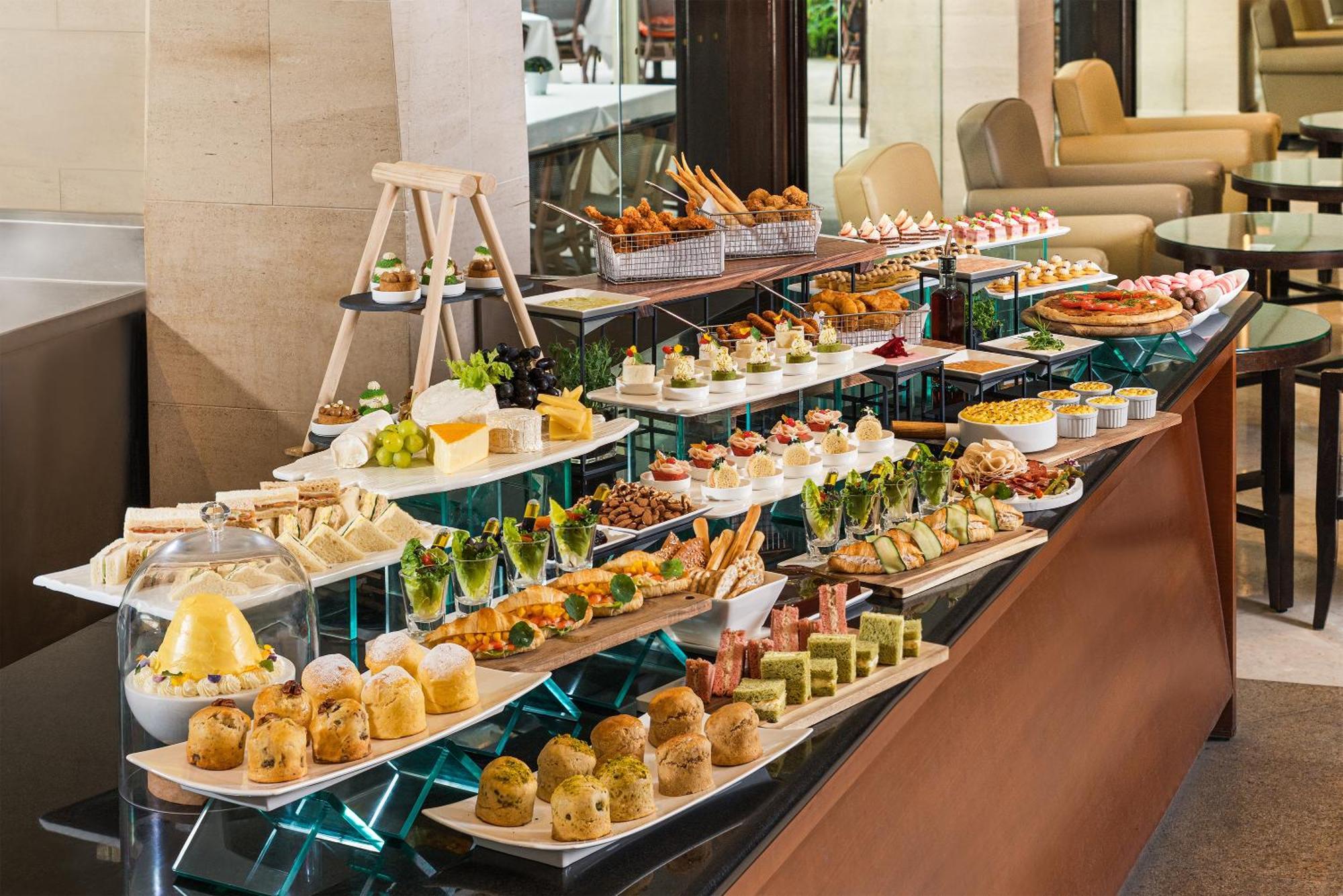 Goodwood Park Hotel Singapur Zewnętrze zdjęcie A buffet at a hotel
