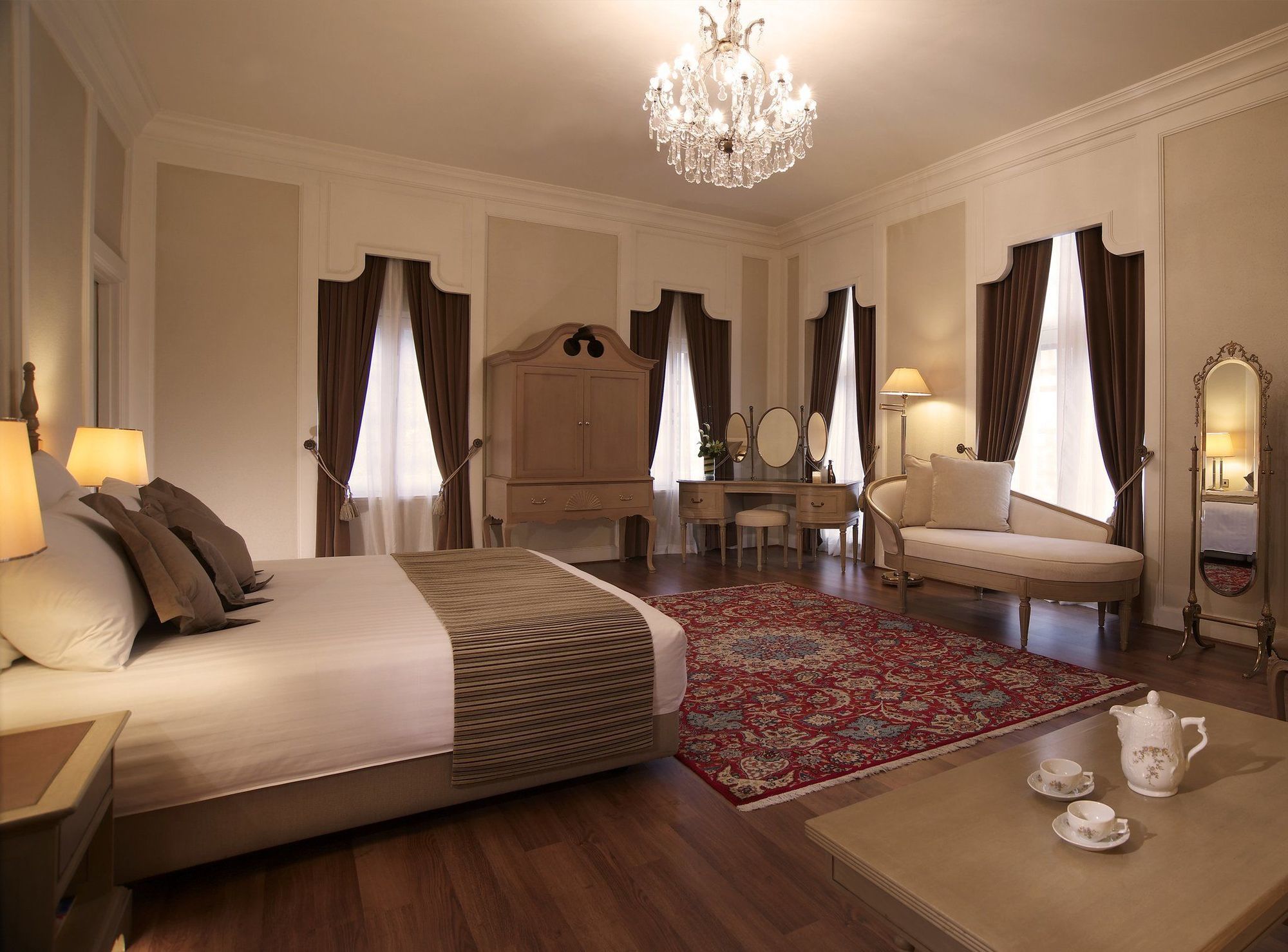 Goodwood Park Hotel Singapur Pokój zdjęcie A suite at the hotel