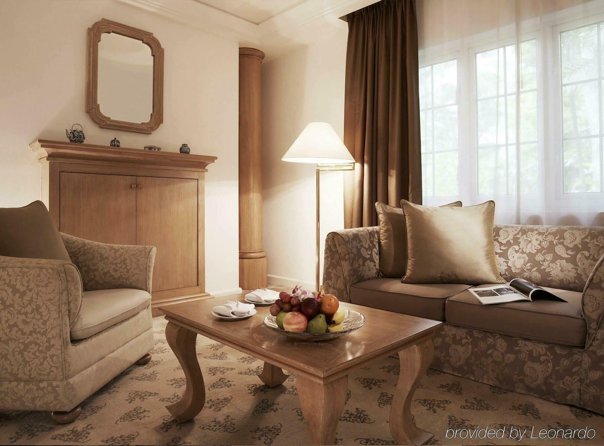 Goodwood Park Hotel Singapur Pokój zdjęcie A room at the hotel
